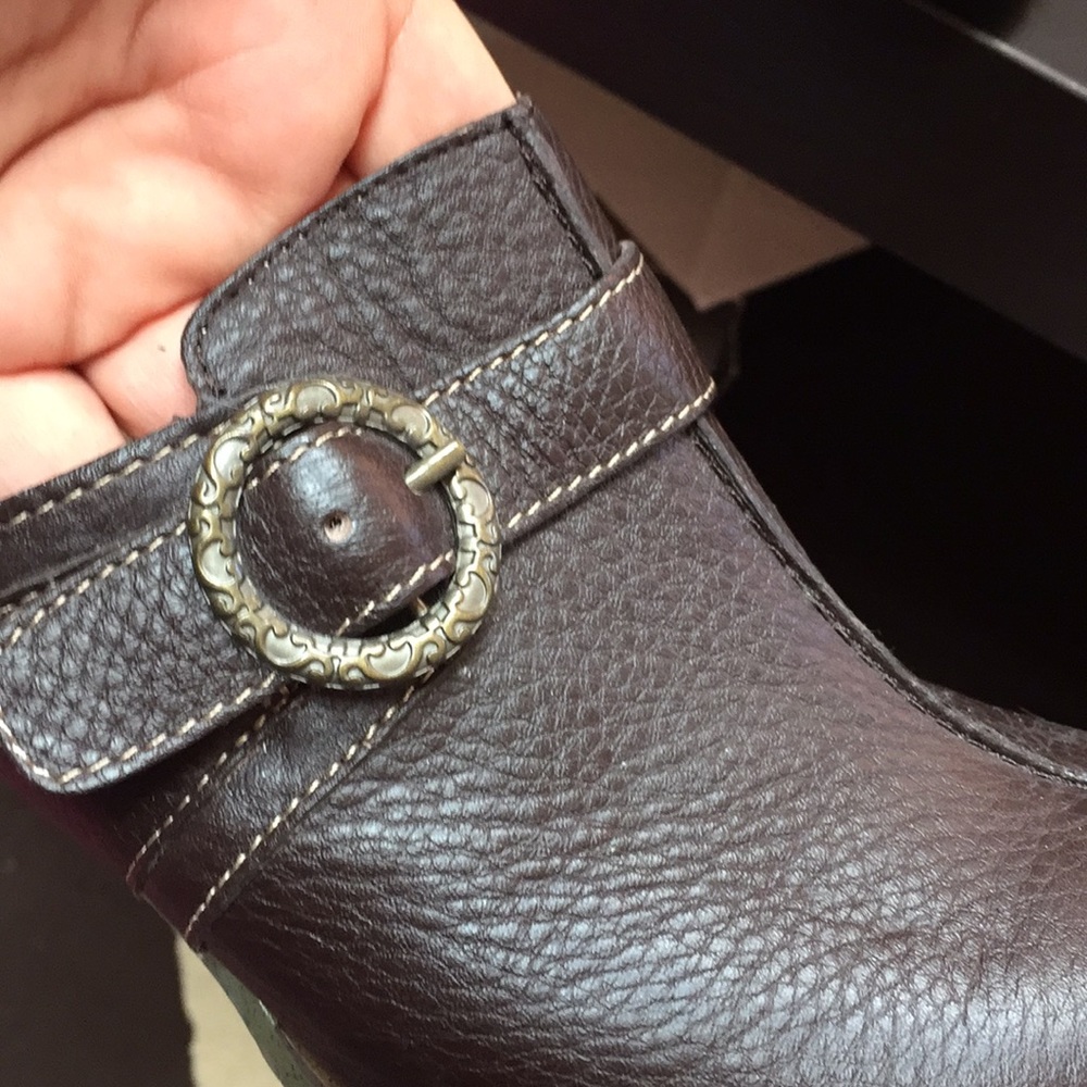 Brown Leather Nicole clogs with crepé soles